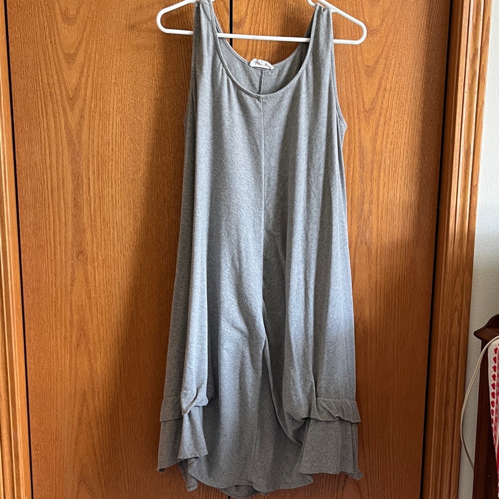 gray sleeveless dress